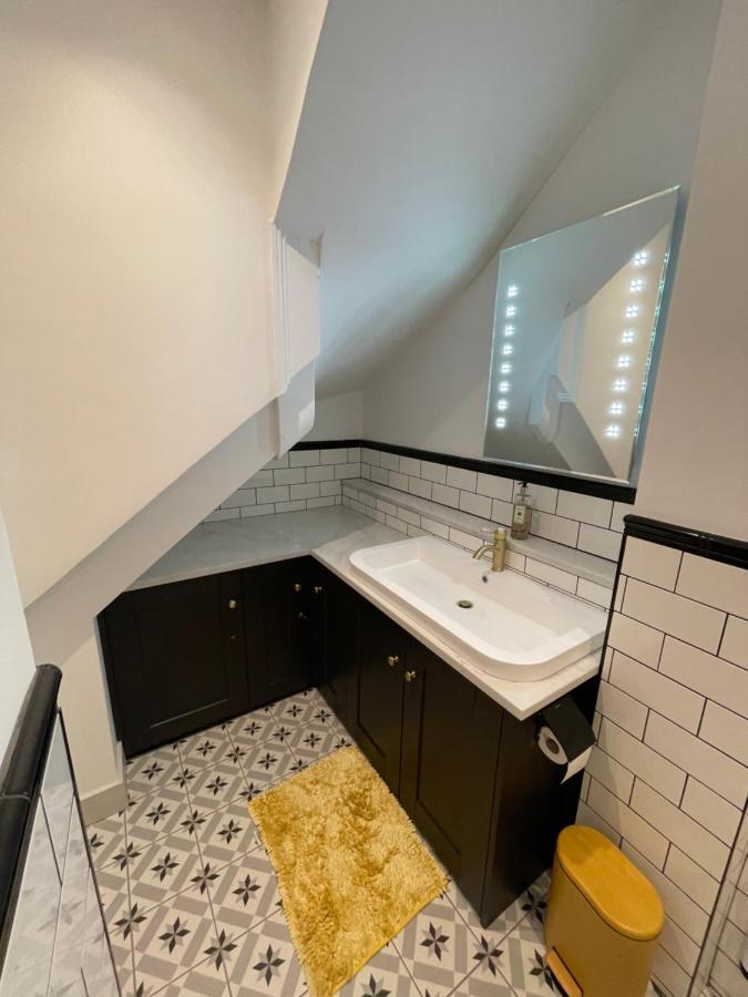 Lees Lookout Holt ,2 Bedroom Luxury Apartment With Private Parking Екстер'єр фото