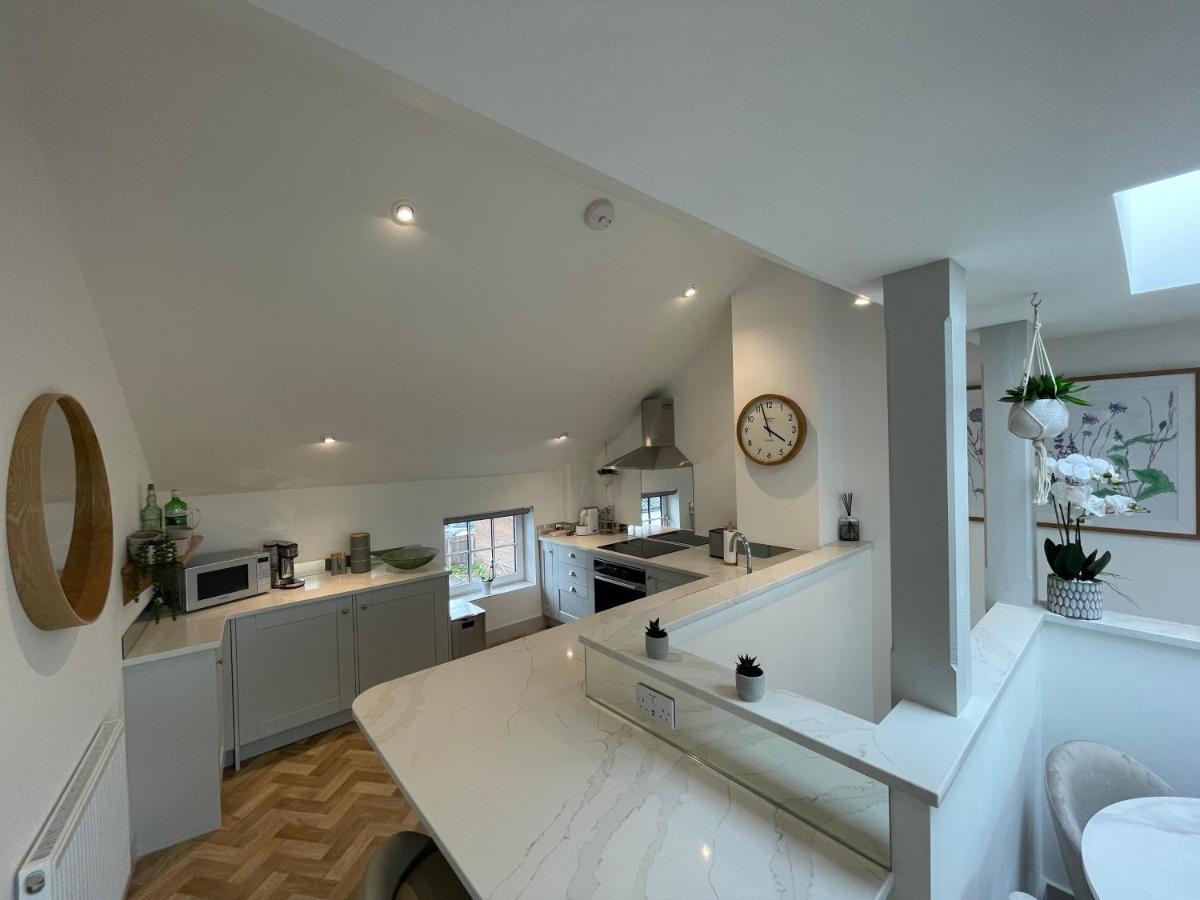 Lees Lookout Holt ,2 Bedroom Luxury Apartment With Private Parking Екстер'єр фото